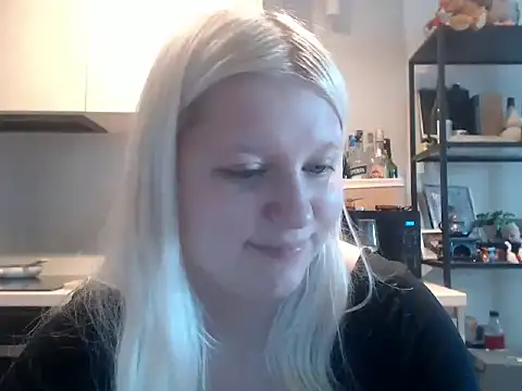 LenaSecret19 élő chatszobája