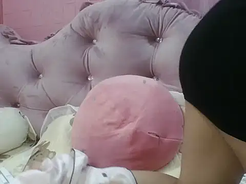 hot-cumplay Adlı Modelin Canlı Sohbet Odası