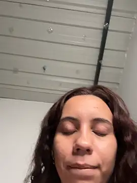 Kitty_Bonita04 élő chatszobája