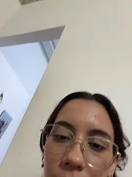 Kitty_Bonita04's Live Chat Room