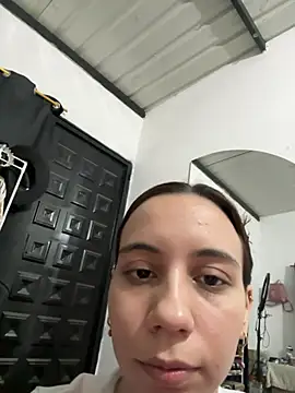 Kitty_Bonita04 Adlı Modelin Canlı Sohbet Odası