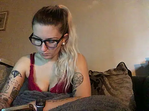 Živá chatovací místnost xxamyleighxx