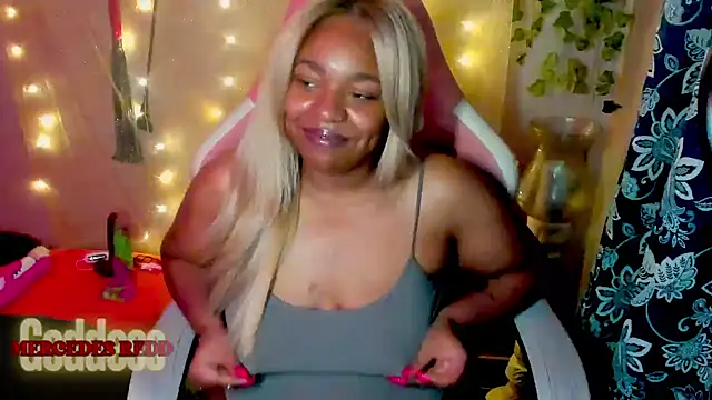 MercedesRedd 실시간 채팅방