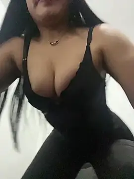 عرض كام Jade-Naughty الجنسي المباشر
