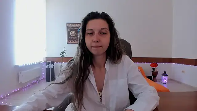 Ellina_Star Adlı Modelin Canlı Sohbet Odası