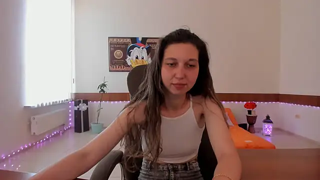 Ellina_Star Adlı Modelin Canlı Sohbet Odası
