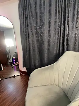 Chat soba uživo modela Suki_3
