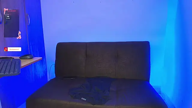חדר צ'אט בשידור חי של mazi__keen__