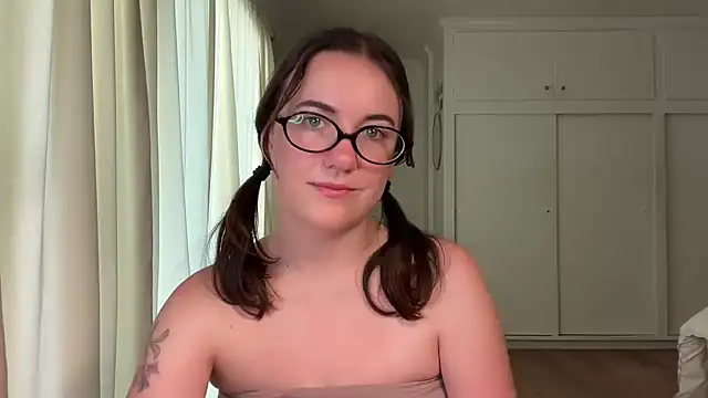summerxo Adlı Modelin Canlı Sohbet Odası