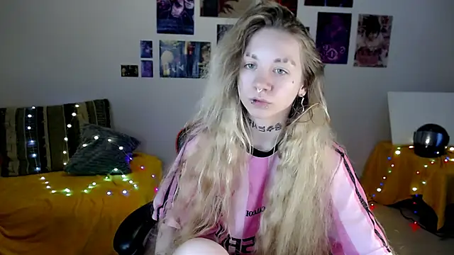 Nica_Kawaii Adlı Modelin Canlı Sohbet Odası