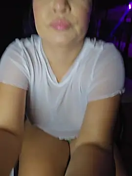 Pretty_Julieta's Live Chat Room