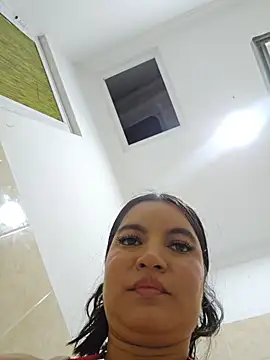 Pretty_Julieta Adlı Modelin Canlı Sohbet Odası