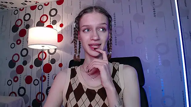 Chrissy_Joyful Adlı Modelin Canlı Sohbet Odası
