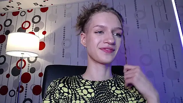 Chrissy_Joyful Adlı Modelin Canlı Sohbet Odası