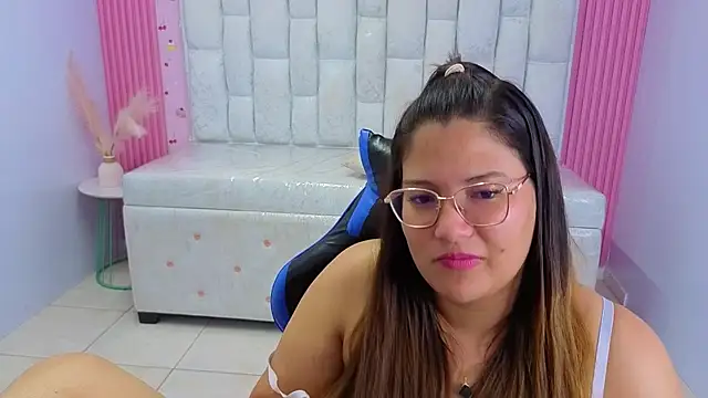 غرفة دردشة lucero_s1 المباشرة