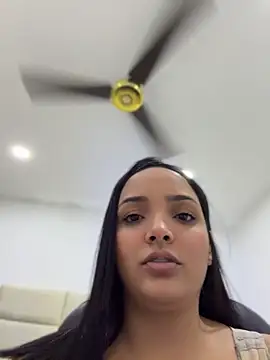 Chloelarsons লাইভ চ্যাট রুম