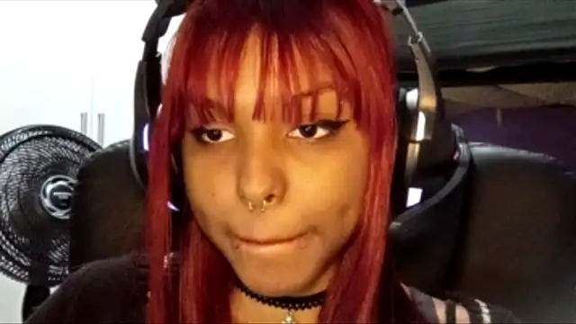 Show sexual ao vivo de RamonahGoth