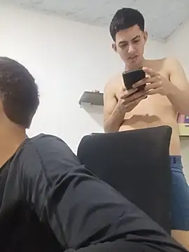 3hornys-straightsn Live chat-huone