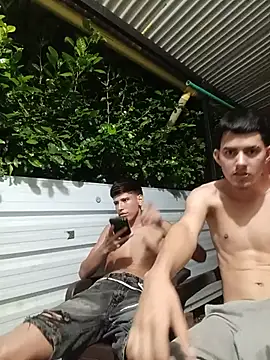 3hornys-straights Adlı Modelin Canlı Sohbet Odası