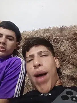 Chat ao vivo de 3hornys-straights