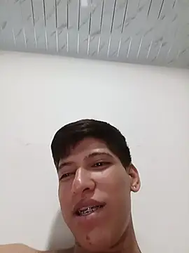3hornys-straights' Live Sex Cam Show