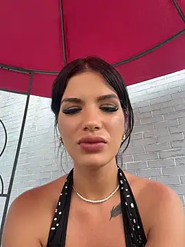 RaniaSnow's Live Chat Room