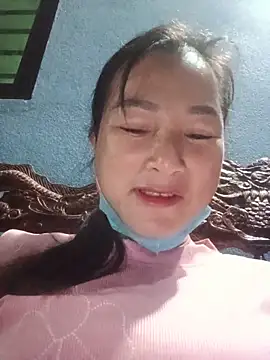 Yuzi-i Adlı Modelin Canlı Sohbet Odası