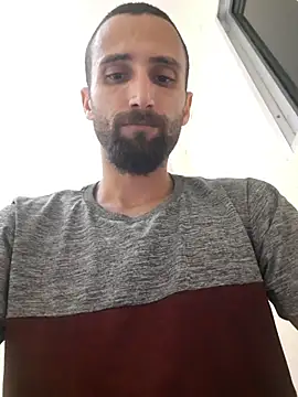 Luccareli10's Live Chat Room