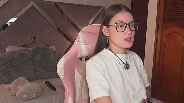 Živá chatovací místnost Alanna-Rosse