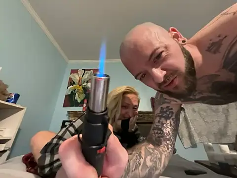 חדר צ'אט בשידור חי של nATTi_dADDy