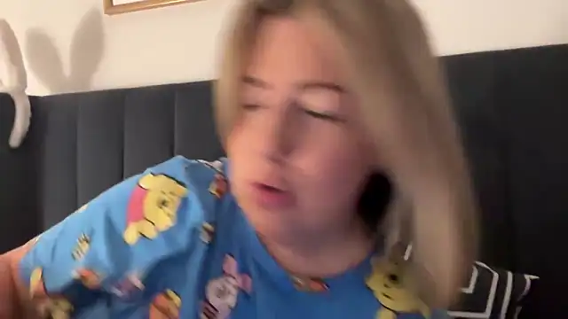 הופעת סקס קאם בשידור חי של MsBelleWarick