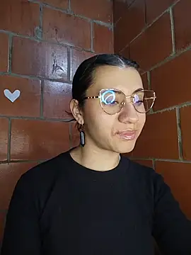 Amanda_x1 Adlı Modelin Canlı Sohbet Odası