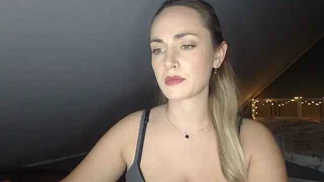 ScarlettSensitive чат на живо