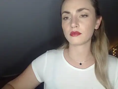 ScarlettSensitive Adlı Modelin Canlı Sohbet Odası