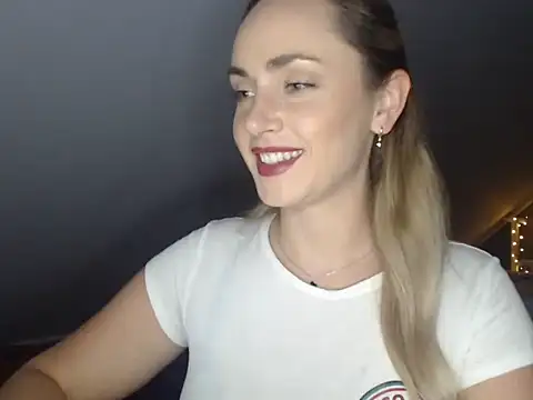 ScarlettSensitive's Live Chat Room