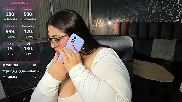 Charlottxl Adlı Modelin Canlı Sohbet Odası