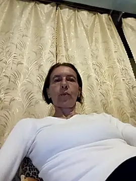 Tania9876's Live Chat Room