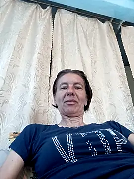 Tania9876 Adlı Modelin Canlı Sohbet Odası