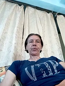 Tania9876 Adlı Modelin Canlı Sohbet Odası