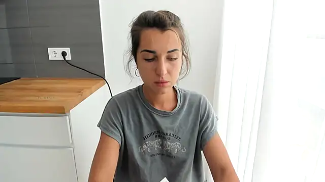 summmmersky1's Live Chat Room