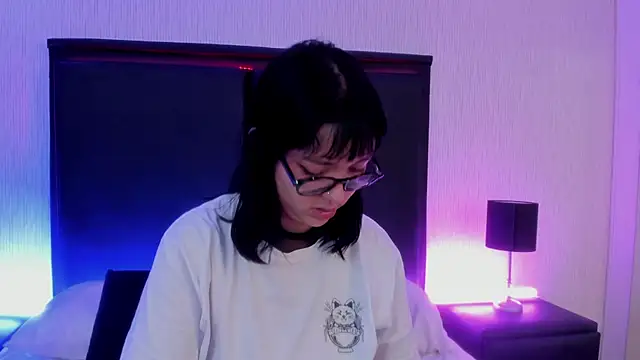LilithBluum Cameră chat live