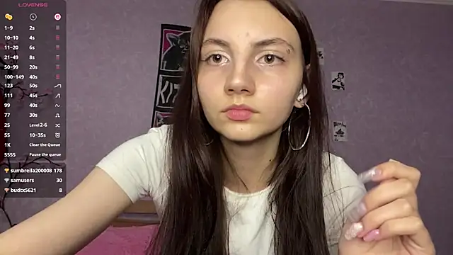 Chat soba uživo modela AlisaBloom