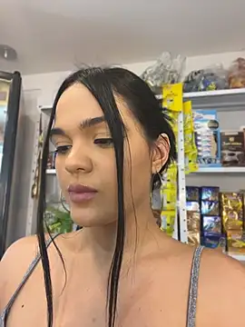 Bella-Ferrer Live chatroom