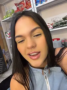 Bella-Ferrer Live Chatrum