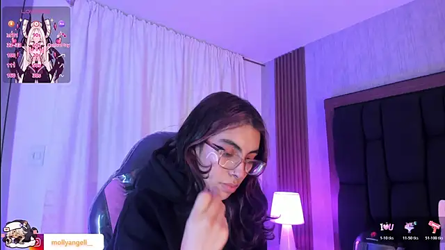 Molly_A's Live Chat Room