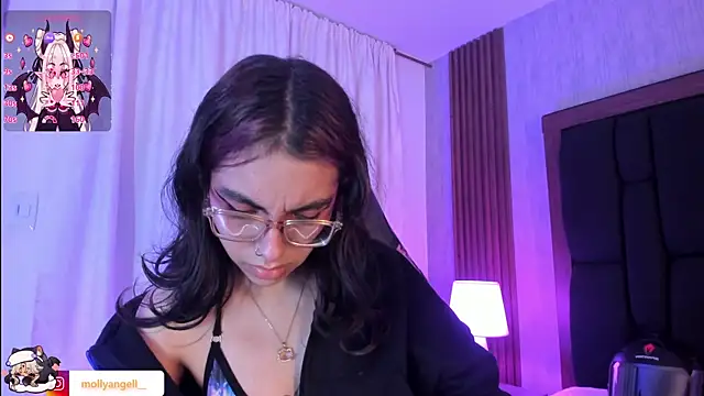 Molly_A's Live Chat Room