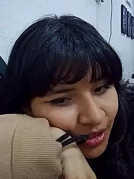 Liily_Foxxy Adlı Modelin Canlı Sohbet Odası