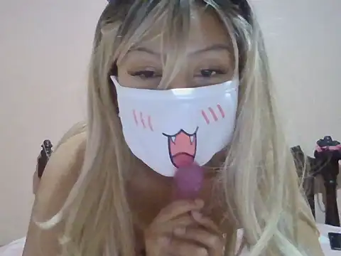 Vikkyy69 Adlı Modelin Canlı Sohbet Odası