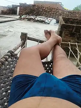 Seks show uživo modela Chubby_rockstar na kameri