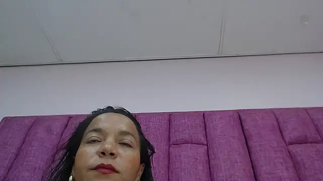 AlessiaFashion's Live Chat Room